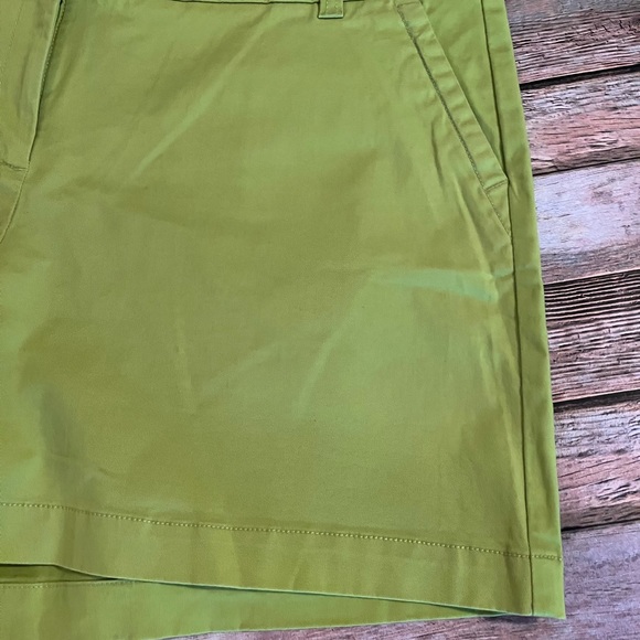 Crown & Ivy Women's Green Shorts Size 16 - Picture 2 of 8